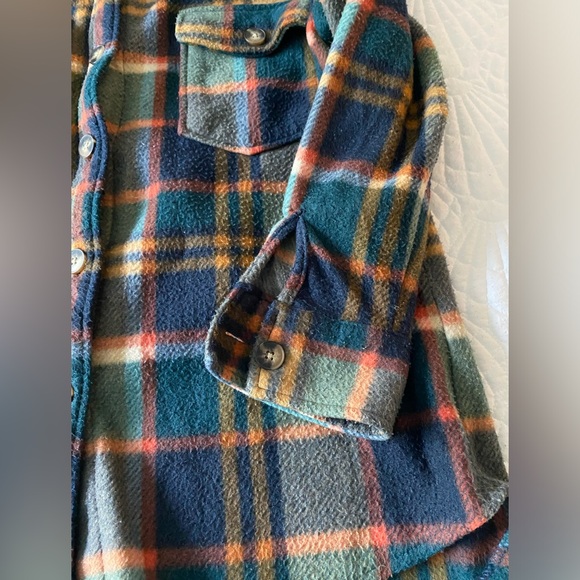 Forever 21 Flannel Shacket - Picture 4 of 4